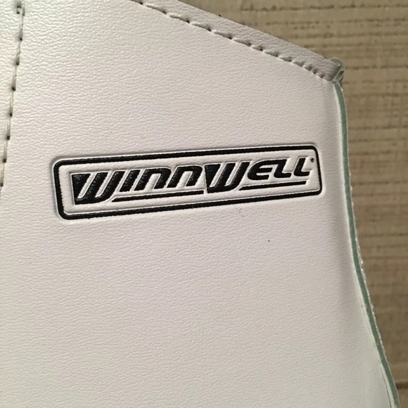 Winnwell Girls Figure Skates Size 4J Scratched - Picture 9 of 12